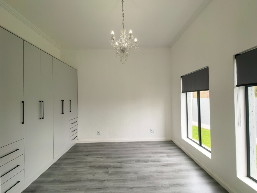 5 Bedroom Property for Sale in Kingswood Golf Estate Western Cape